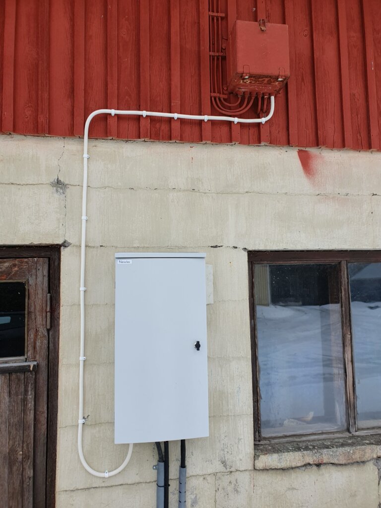 Mittauskeskusen vaihto vanhan tilalle maatilalla Liperi sähkösuunnittelu ja sähköasentaja