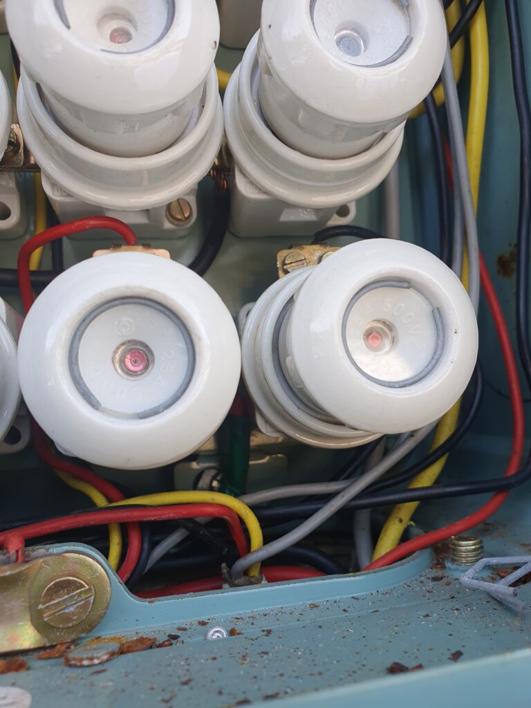 ylämylly liperi sähköasentaja sähkömies vika korjaus sähkökeskus