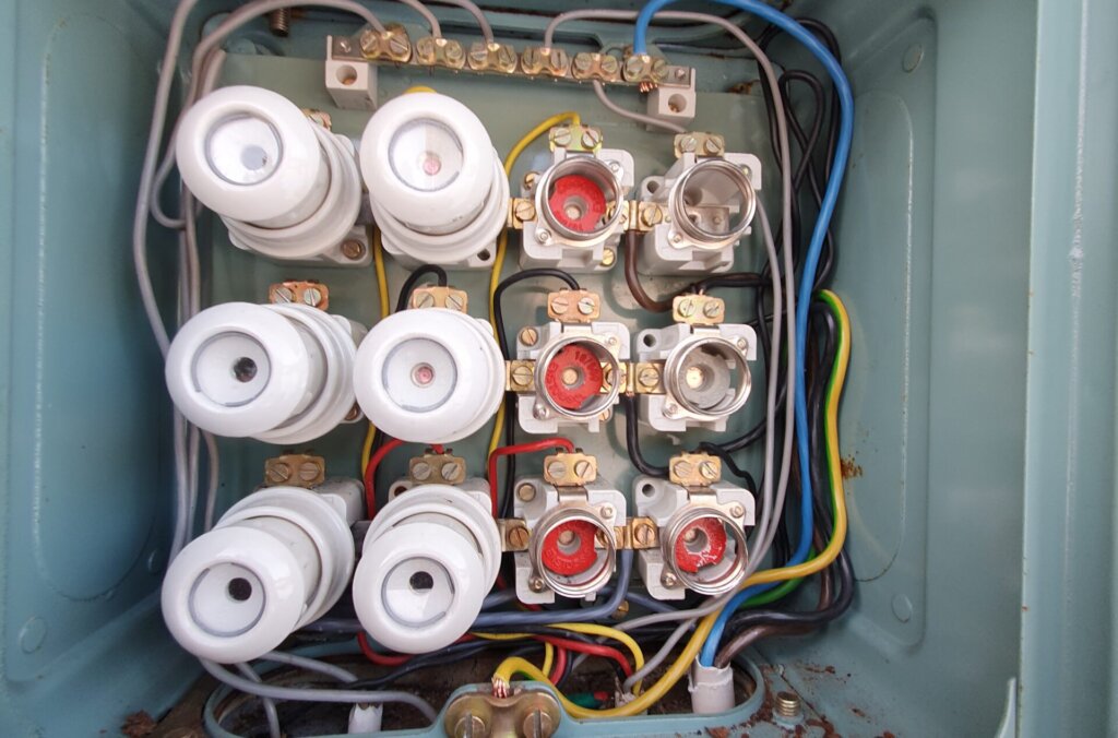 sähkökeskus vika liperi ylämylly sähköasentaja vian etsiminen