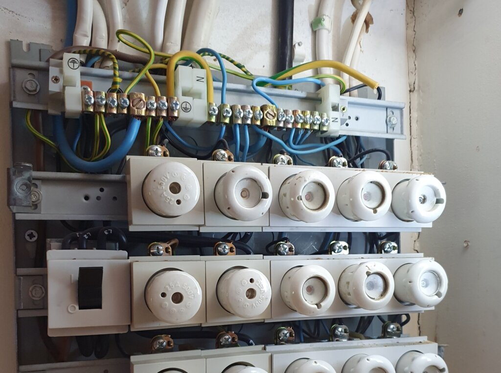 Vian etsintä sähkökeskus polvijärvi selvitys lämpökuvaus mittauskeskus keskus vika sähkömies liperi joensuu ylämylly